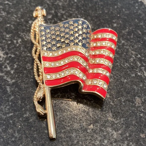 Vintage  Monet Enamel 9/11 Commemorative Broach - Picture 4 of 4